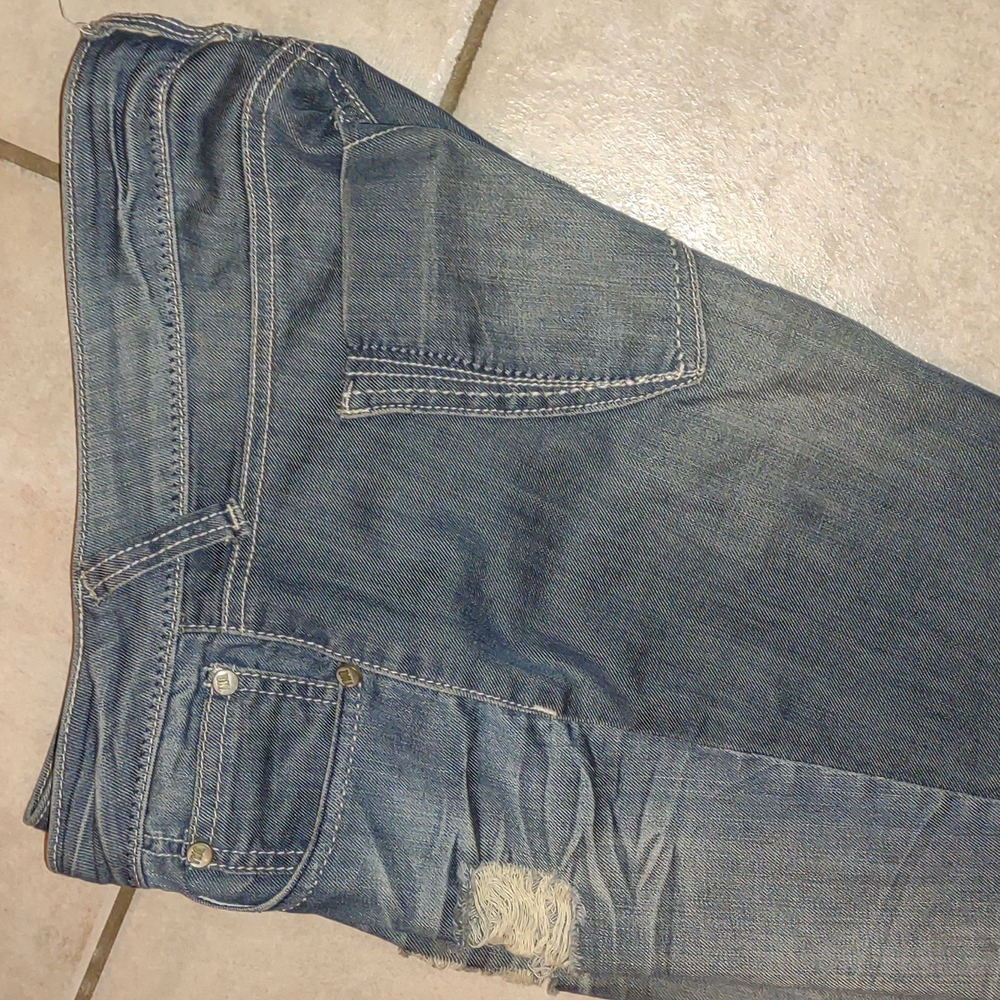 YNQ 9 Distressed Jeans - Picture 12 of 15